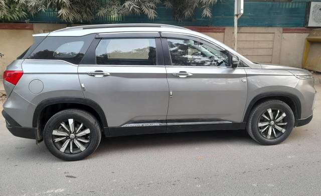 https://images10.gaadi.com/usedcar_image/4542475/original/processed_0e645d2a9e5e29bcb69d39b51fcfb468.jpg?imwidth=6401