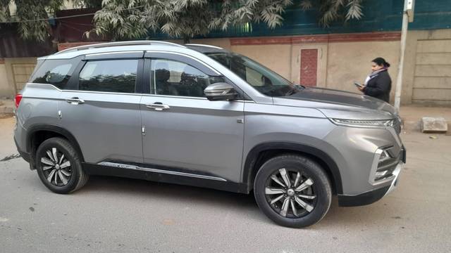 https://images10.gaadi.com/usedcar_image/4542475/original/processed_ec0f50241ca1ae050747ee97ae2891b7.jpg?imwidth=6400
