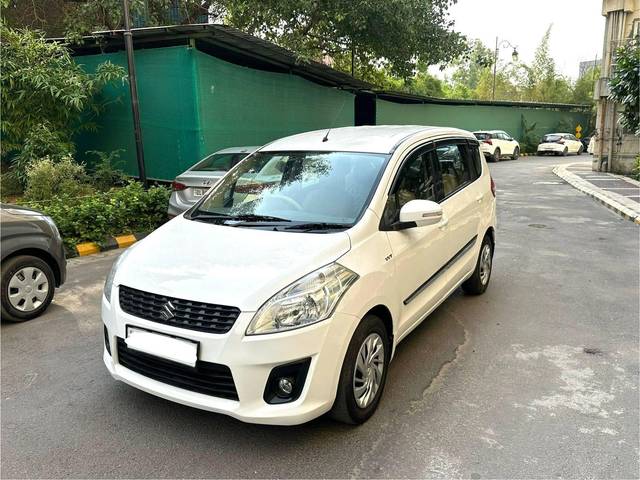 https://images10.gaadi.com/usedcar_image/4542514/original/processed_5dc84419f9ca7c3f93a64dc2343b0c7d.jpg?imwidth=6402