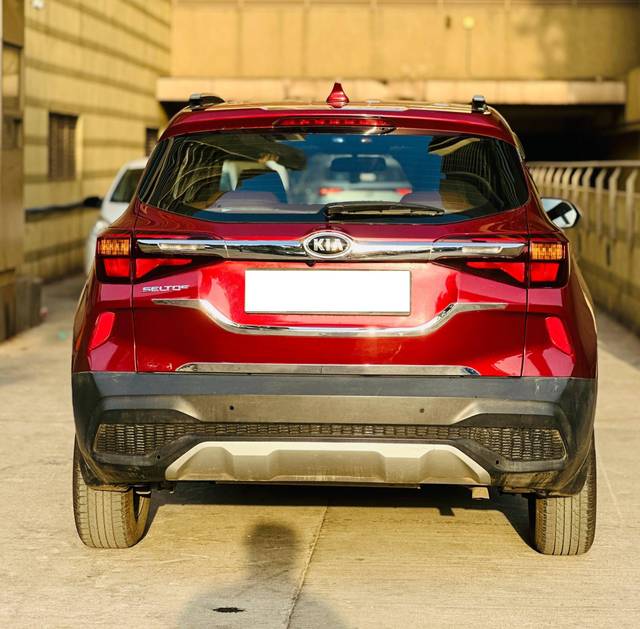 https://images10.gaadi.com/usedcar_image/4542527/original/processed_a0047270a1bd23724cebdda12684a916.jpg?imwidth=6401