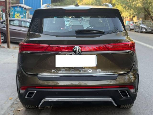 https://images10.gaadi.com/usedcar_image/4542552/original/processed_fb2ab858cef01277e35265ee94bd05aa.jpg?imwidth=6402