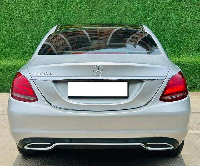 https://images10.gaadi.com/usedcar_image/4542579/original/processed_cd5744d9bde85724d468cf73111260b5.jpg?imwidth=6402