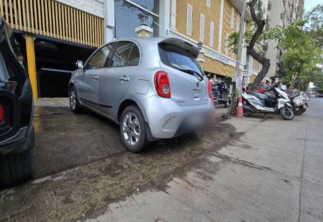 https://images10.gaadi.com/usedcar_image/4542656/original/242d233a-b585-47b8-81c6-cbdf8ba52b0f.?imwidth=6402