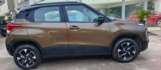 https://images10.gaadi.com/usedcar_image/4542676/original/28cf2082caace743fa46d0328ada3221.jpg?imwidth=6401