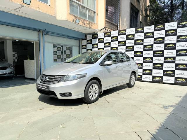 https://images10.gaadi.com/usedcar_image/4542681/original/processed_a57fafb1fce40ca2ba035346acefa66a.jpg?imwidth=6402