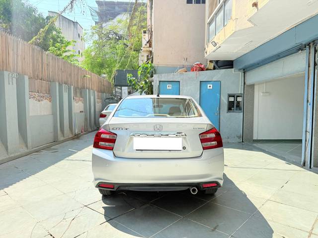 https://images10.gaadi.com/usedcar_image/4542681/original/processed_fe7ca361f9d7575c8aae7833af5db137.jpg?imwidth=6401