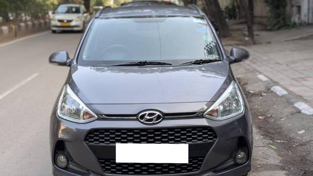 https://images10.gaadi.com/usedcar_image/4542697/original/processed_464f9ed34cf787b12202d38195fdb8fb.jpg?imwidth=6402