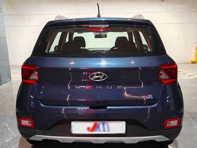 https://images10.gaadi.com/usedcar_image/4542706/original/processed_1534c80487ef3c9b836466017bf2717a.jpg?imwidth=6402