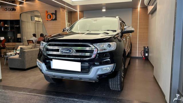 https://images10.gaadi.com/usedcar_image/4542711/original/processed_9148418b1cdea0787be27f585f8cea10.jpeg?imwidth=6402