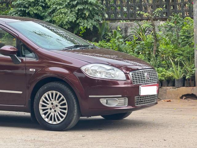 https://images10.gaadi.com/usedcar_image/4542737/original/processed_20390a065abfa9c02edf87c258d777d0.jpg?imwidth=6400