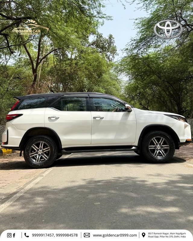 https://images10.gaadi.com/usedcar_image/4542747/original/processed_19311de7fc1f2dd9b935f120d4663b1a.jpg?imwidth=6402