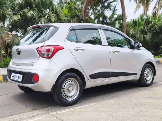 https://images10.gaadi.com/usedcar_image/4542788/original/processed_111a1a103a492de38c057b7ed4f6c549.jpg?imwidth=6402