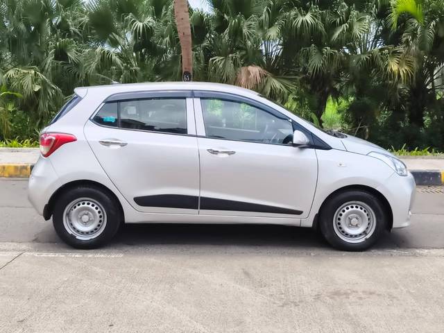 https://images10.gaadi.com/usedcar_image/4542788/original/processed_b825f212605536a3115e5da680229cde.jpg?imwidth=6401