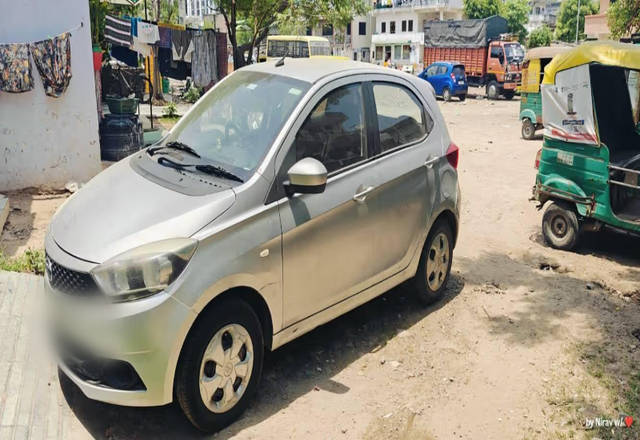 https://images10.gaadi.com/usedcar_image/4542789/original/f3697e52-9a60-481e-9334-284ca72742ab.?imwidth=6402