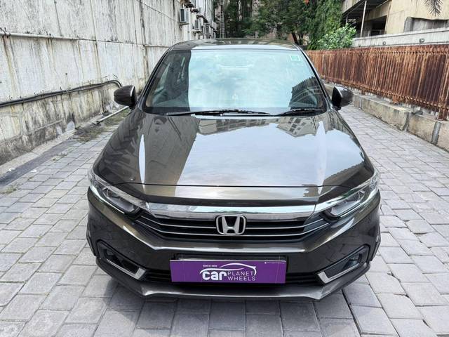 https://images10.gaadi.com/usedcar_image/4542814/original/processed_e5e72cf71953b53d75f9d8fed919d955.jpg?imwidth=6401