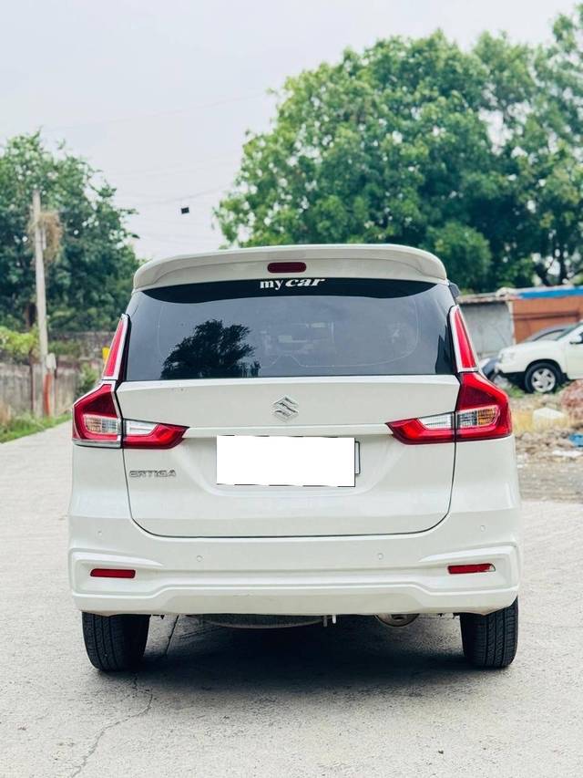 https://images10.gaadi.com/usedcar_image/4542822/original/processed_bd1af296-4156-4a4c-8e0c-46447b1a7d27.jpg?imwidth=6402