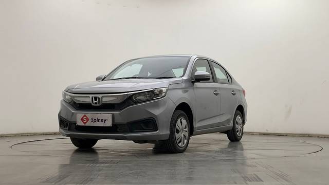 https://images10.gaadi.com/usedcar_image/4542853/original/ac7400e37b5d4501ba1534c1e683fd19.JPG?imwidth=6400