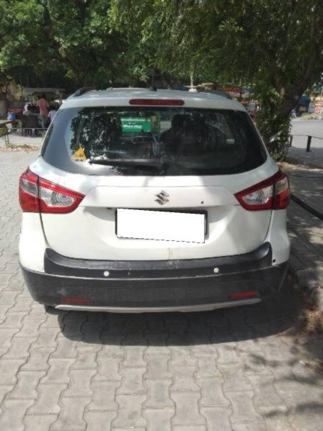 https://images10.gaadi.com/usedcar_image/4542903/original/processed_f2f48fc2-3805-4cda-b654-4f3242f86a87.jpg?imwidth=6401