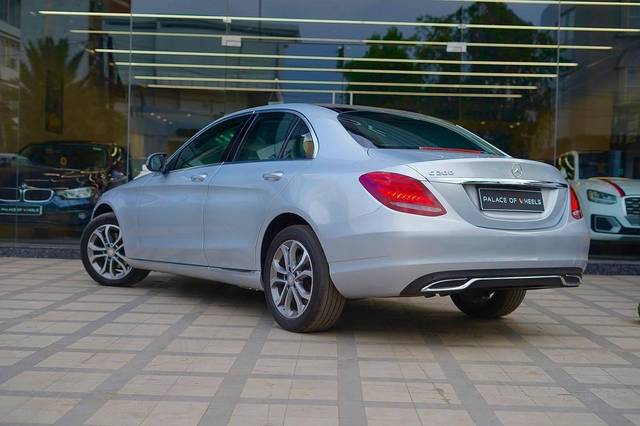 https://images10.gaadi.com/usedcar_image/4542934/original/processed_df2c1c37-d728-4b18-a713-bc952a6d80b0.jpg?imwidth=6401