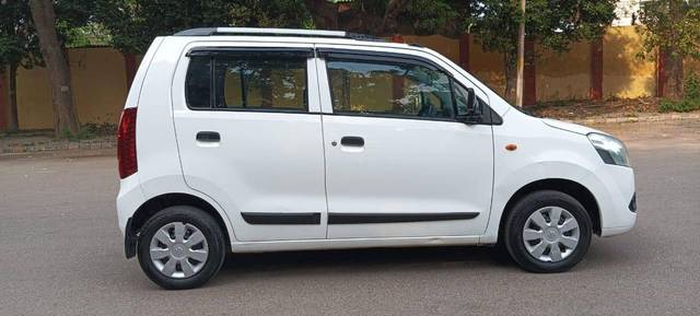 https://images10.gaadi.com/usedcar_image/4542937/original/processed_08bcd9fb0aba61204ee2a178d9f6f56a.jpeg?imwidth=6401