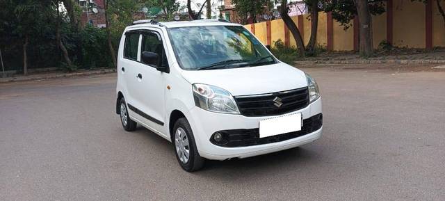 https://images10.gaadi.com/usedcar_image/4542937/original/processed_4e53e4d9cbebf4fafa30ef13b5d4c492.jpeg?imwidth=6400