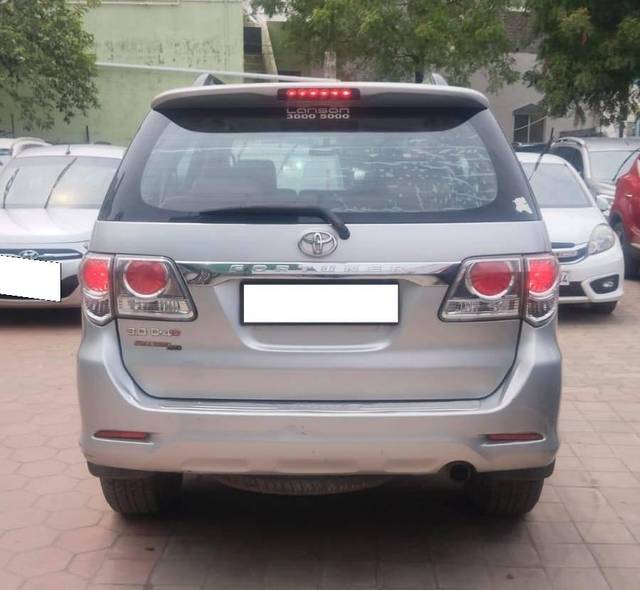https://images10.gaadi.com/usedcar_image/4542966/original/processed_6fc1cdd0e2b755d67f50b4821d9b5a9a.jpg?imwidth=6401
