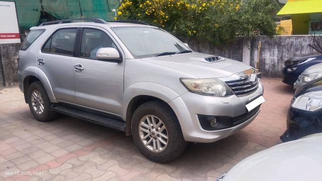 https://images10.gaadi.com/usedcar_image/4542966/original/processed_88af6e348c403850bd53e0b163e29c12.jpg?imwidth=6402