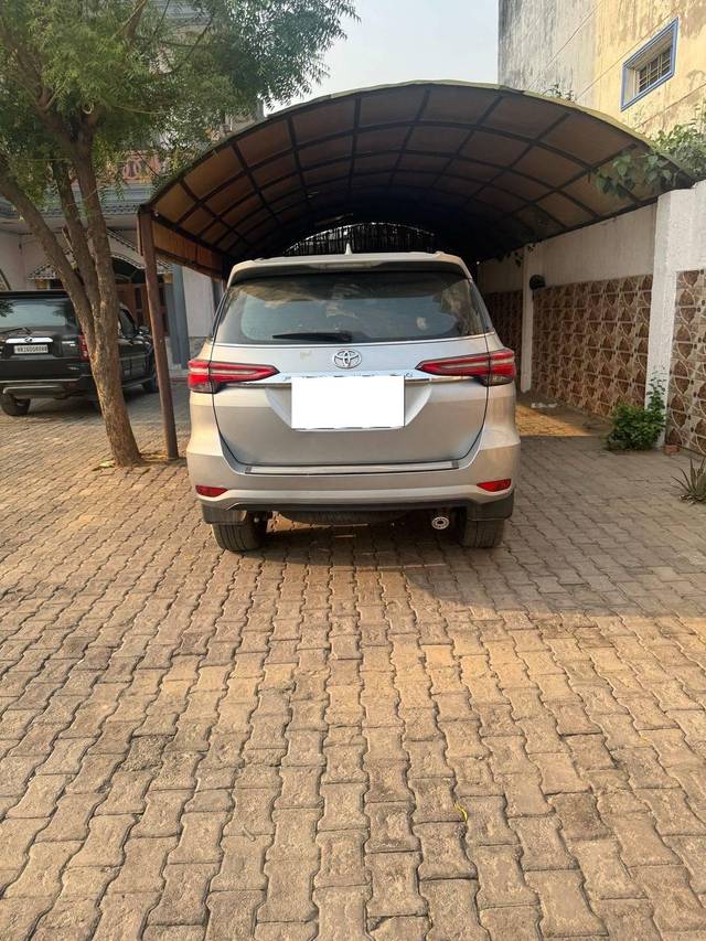 https://images10.gaadi.com/usedcar_image/4542967/original/processed_7f1d207b-2026-46b4-8ee3-458ca10ccdef.jpg?imwidth=6401