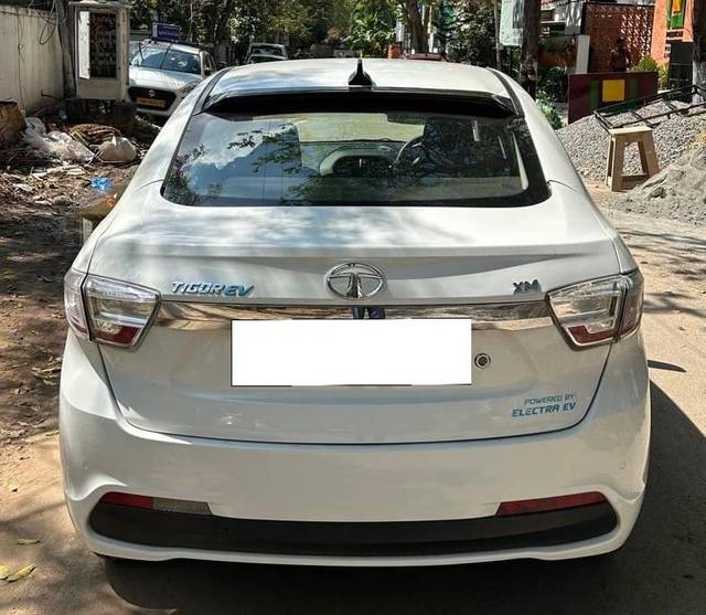 https://images10.gaadi.com/usedcar_image/4542982/original/processed_0cd9c07cfc862a8b7d28b88c81d5d2b1.jpg?imwidth=6402