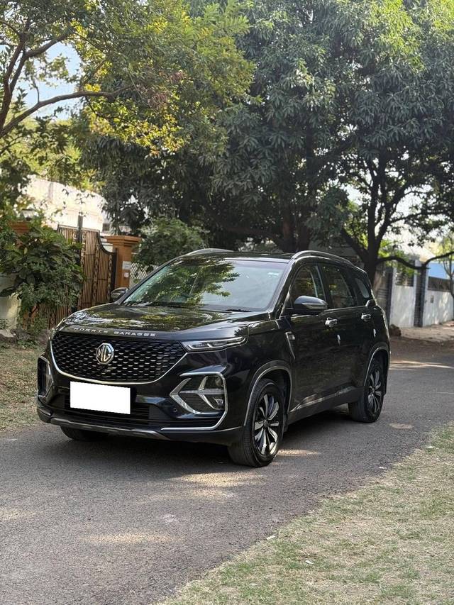 https://images10.gaadi.com/usedcar_image/4542990/original/processed_08cb80e2ae7bd7b79830c3a4e905eb61.jpg?imwidth=6402