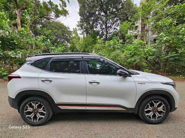 https://images10.gaadi.com/usedcar_image/4543018/original/processed_24319aeb8d3e09d1faf0fcd3c3732339.jpg?imwidth=6401