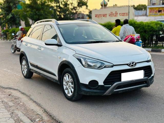 https://images10.gaadi.com/usedcar_image/4543026/original/processed_143054d8-8d0e-4466-bd0d-aeb99b647d8d.jpg?imwidth=6400