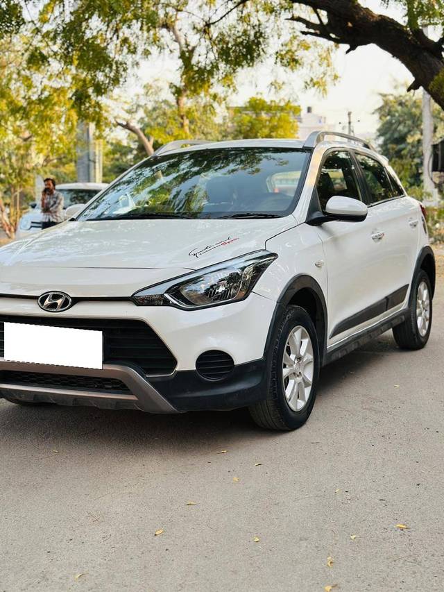 https://images10.gaadi.com/usedcar_image/4543026/original/processed_b9681a56-5e77-4d7e-b3d5-f6444ff95b5a.jpg?imwidth=6402