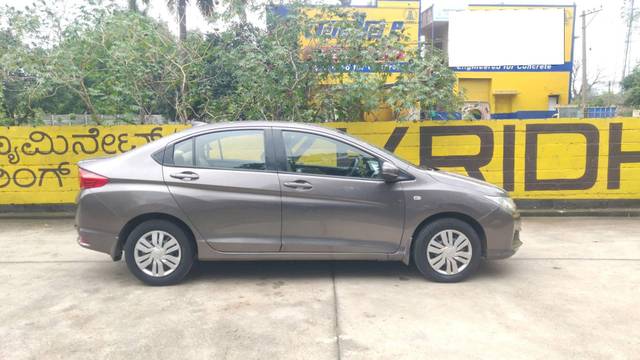 https://images10.gaadi.com/usedcar_image/4543040/original/processed_d92eb249efc05c6a0b4ddc878c60c78e.jpg?imwidth=6401