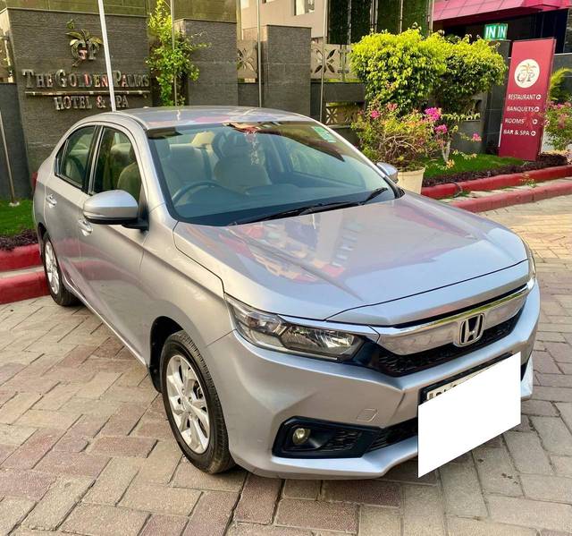 https://images10.gaadi.com/usedcar_image/4543083/original/processed_433668749e184e03b2a0c71521a430cc.jpg?imwidth=6400