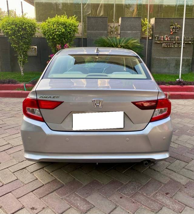 https://images10.gaadi.com/usedcar_image/4543083/original/processed_9176d862895210f98287ce4ecc5f1bdc.jpg?imwidth=6401