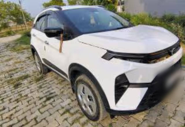 https://images10.gaadi.com/usedcar_image/4543084/original/a689ec80-0f65-4ffc-8372-ee9d96602031.?imwidth=6400
