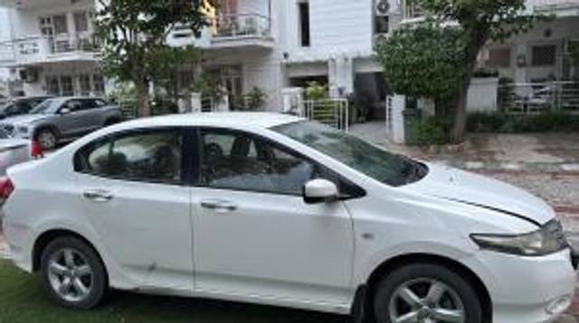 https://images10.gaadi.com/usedcar_image/4543161/original/bf72619f9bf70e3e7e65626f84cf2417.jpg?imwidth=6400