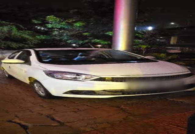 https://images10.gaadi.com/usedcar_image/4543208/original/f1ad5943-973f-4fed-bc9b-d82f15c6c419.?imwidth=6400