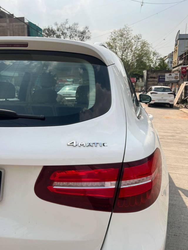 https://images10.gaadi.com/usedcar_image/4543222/original/processed_d6deef6ce7145ed364a65f026bf56894.jpg?imwidth=6401