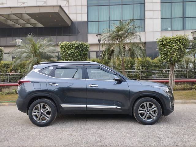 https://images10.gaadi.com/usedcar_image/4543240/original/2c0a906e440b51bb8d092a1feada4279.jpg?imwidth=6401