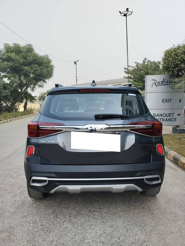https://images10.gaadi.com/usedcar_image/4543240/original/processed_b05873abbb85c3705858e0b21f1cf7bb.jpg?imwidth=6402