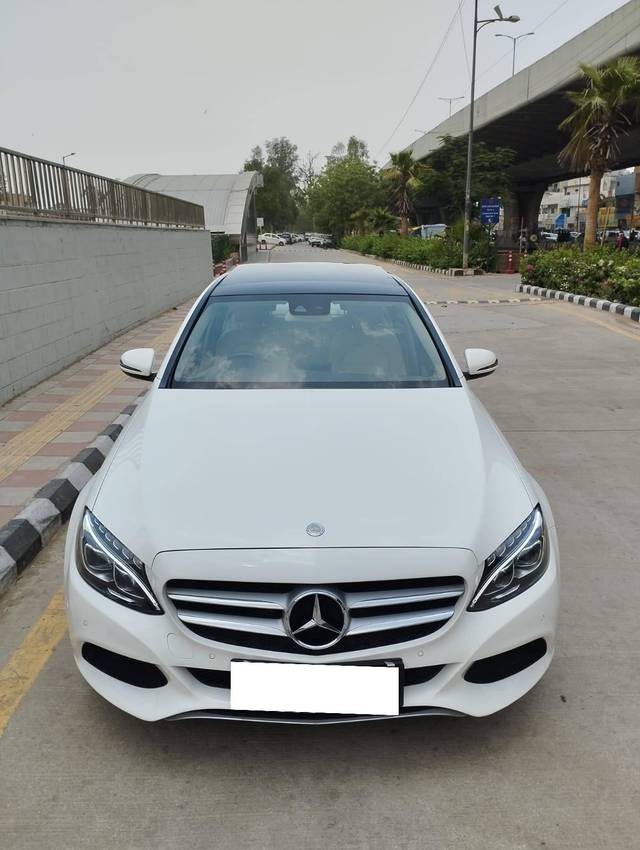 https://images10.gaadi.com/usedcar_image/4543261/original/processed_deb14d274c8659acba53f135f9766d95.jpg?imwidth=6402