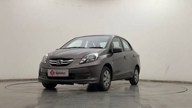https://images10.gaadi.com/usedcar_image/4543262/original/52c816c644f45a3fcf62719aaac983b2.JPG?imwidth=6400
