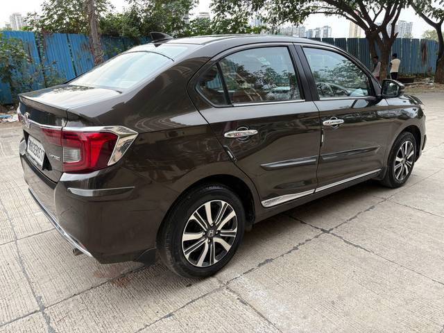 https://images10.gaadi.com/usedcar_image/4543318/original/processed_cb36d7cd-ecef-4b6f-9049-3e732d3ce701.jpg?imwidth=6402