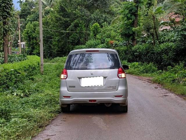 https://images10.gaadi.com/usedcar_image/4543361/original/processed_293c2910-13f4-4c18-84cd-50d8feb6c55e.jpg?imwidth=6401