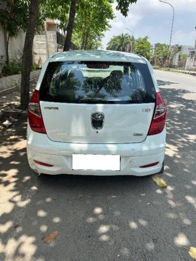 https://images10.gaadi.com/usedcar_image/4543381/original/processed_542c8e57-f80f-4867-b188-fa90fc1536b9.jpeg?imwidth=6401
