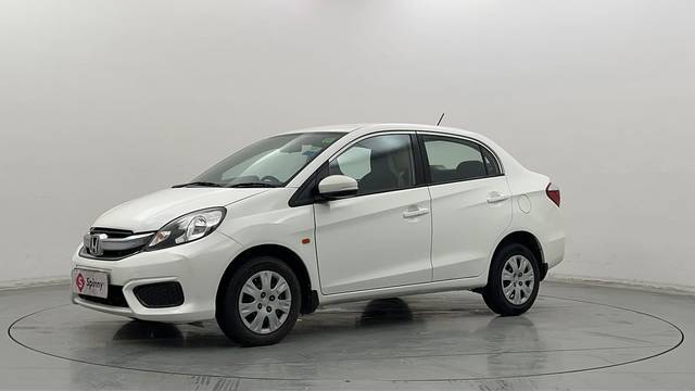 https://images10.gaadi.com/usedcar_image/4543471/original/8fa4a77a95ae77abe3471942d15481de.JPG?imwidth=6400