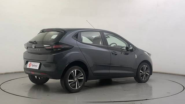 https://images10.gaadi.com/usedcar_image/4543515/original/2c97fc1d6bb7b316abf9978aeee638de.JPG?imwidth=6400