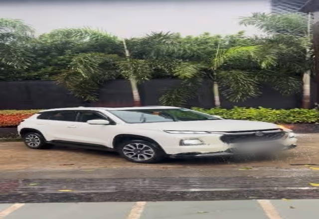 https://images10.gaadi.com/usedcar_image/4543584/original/e6f04980-055c-45b3-8133-97f10ebc1ece.?imwidth=6400